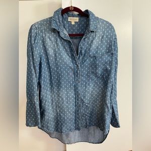 Cloth & stone lightweight denim shirt.